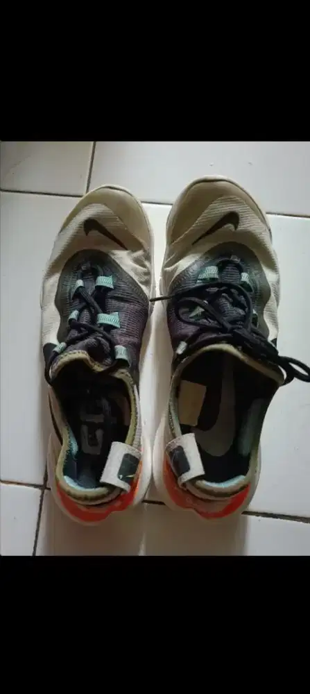 Dijual Sepatu Nike size 42 rare item.