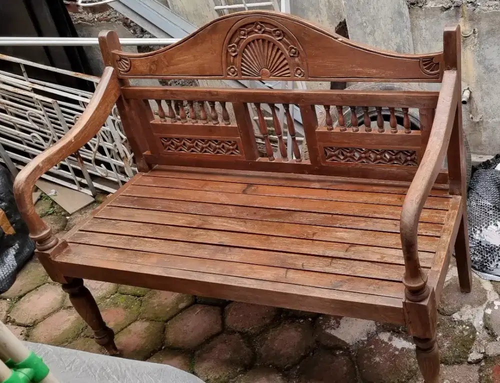 Kursi kayu jati