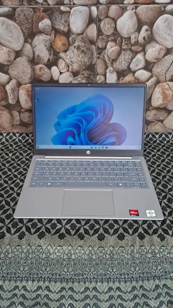 Laptop Hp 14-em0xxx Amd Athlon Silver 7120U Ram 8/512 Mulus