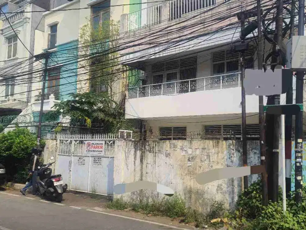 Rumah HUK Rumah tua hitung tanah saja di pasar baru cocok buat bangun rumah baru atau koskosan..