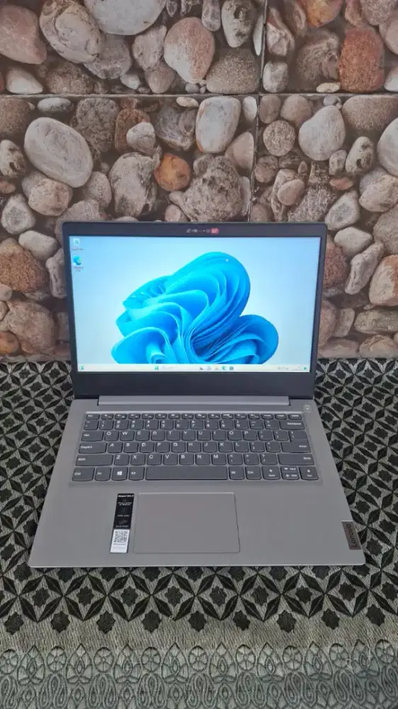 Laptop Lenovo Ideapad Slim 3 Amd 3020e Ram 4/256 No Minus