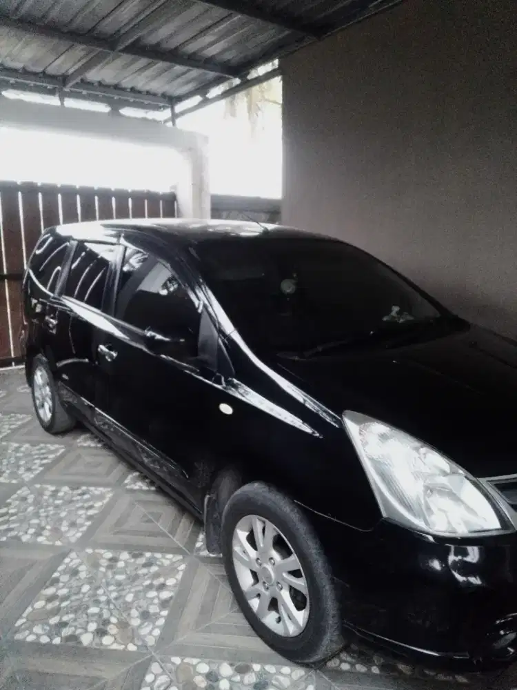 Grand Livina XV matic 2011 murah