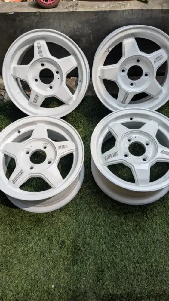 Velg mobil ring 13 dan ban Sailun