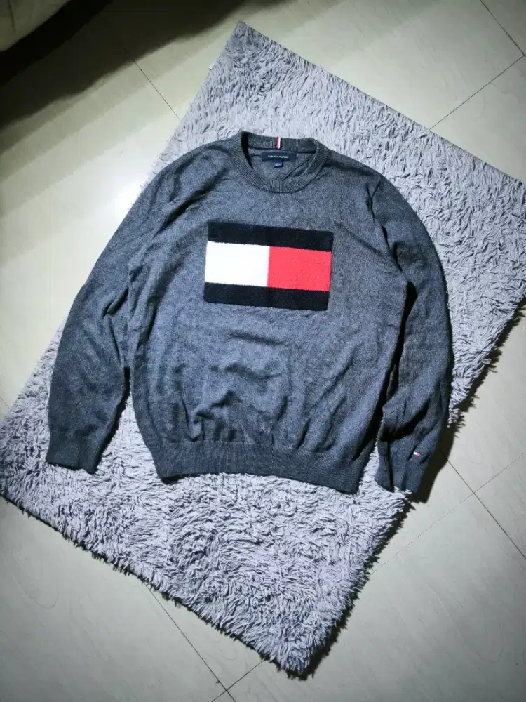 Tommy Hilfiger big flag knitwear/rajut. Sz M fit L.