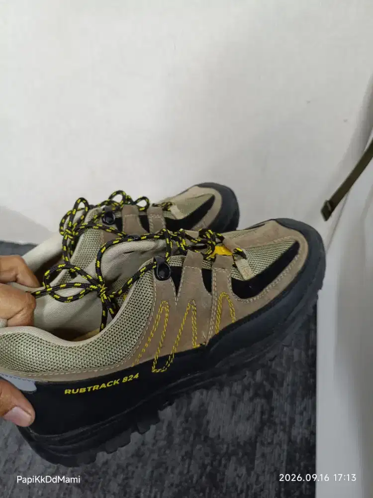 SEPATU RUBTRACK