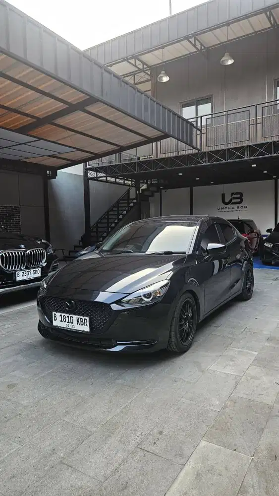 Mazda 2 Tahun 2022 Warna Hitam