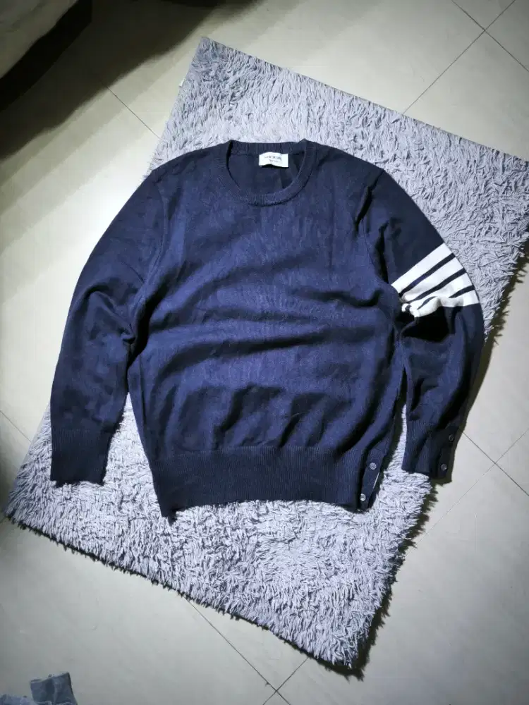Thom brown knitwear sz XL. Kondisi Istimewa ya