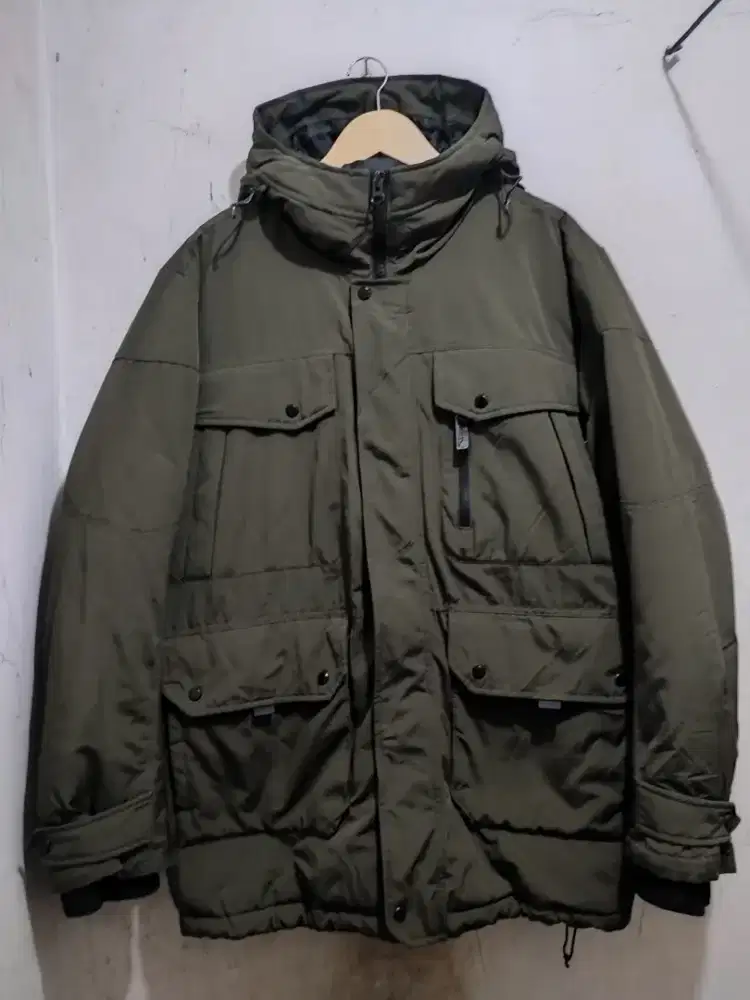 Jaket tebal warna hijau army