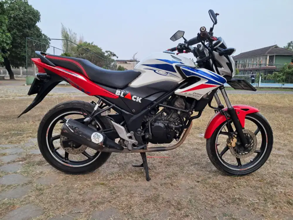 Dijual Murah Honda CB150R lengkap