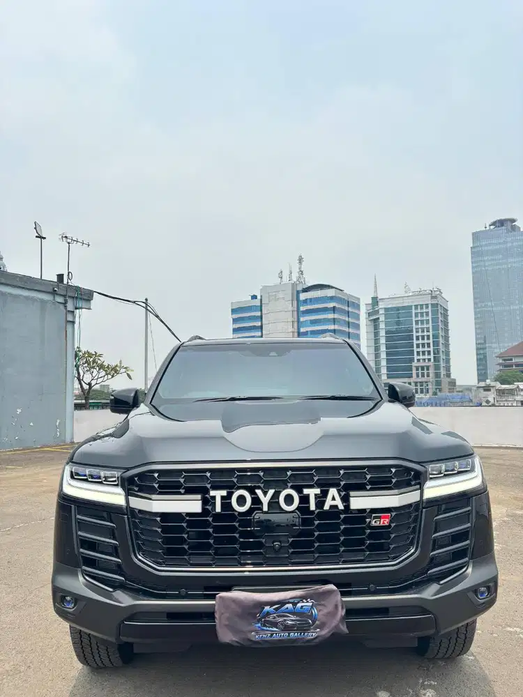 Toyota Land Cruiser 300 GR-S