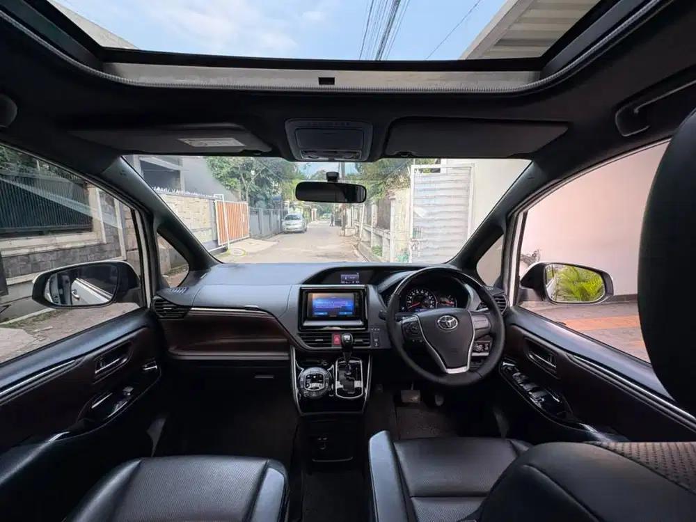 Toyota Voxy 2021