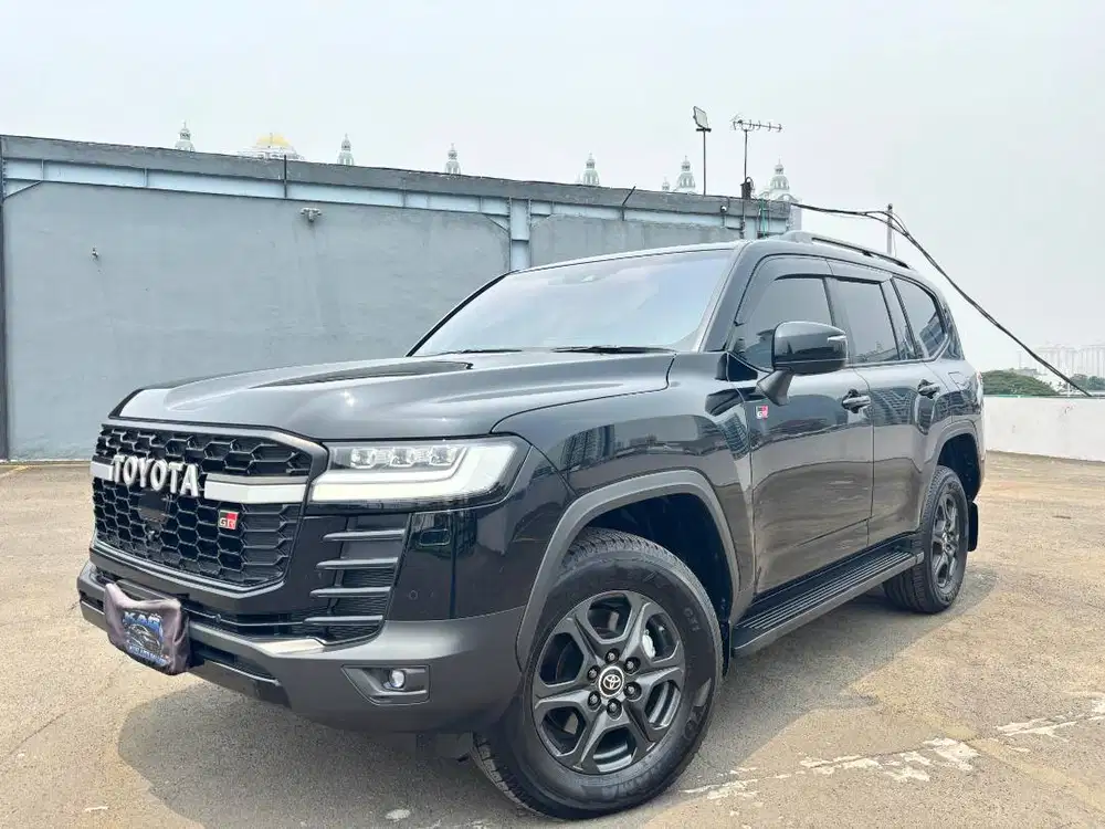 Toyota Land Cruiser 300 GR-S Tahun 2024