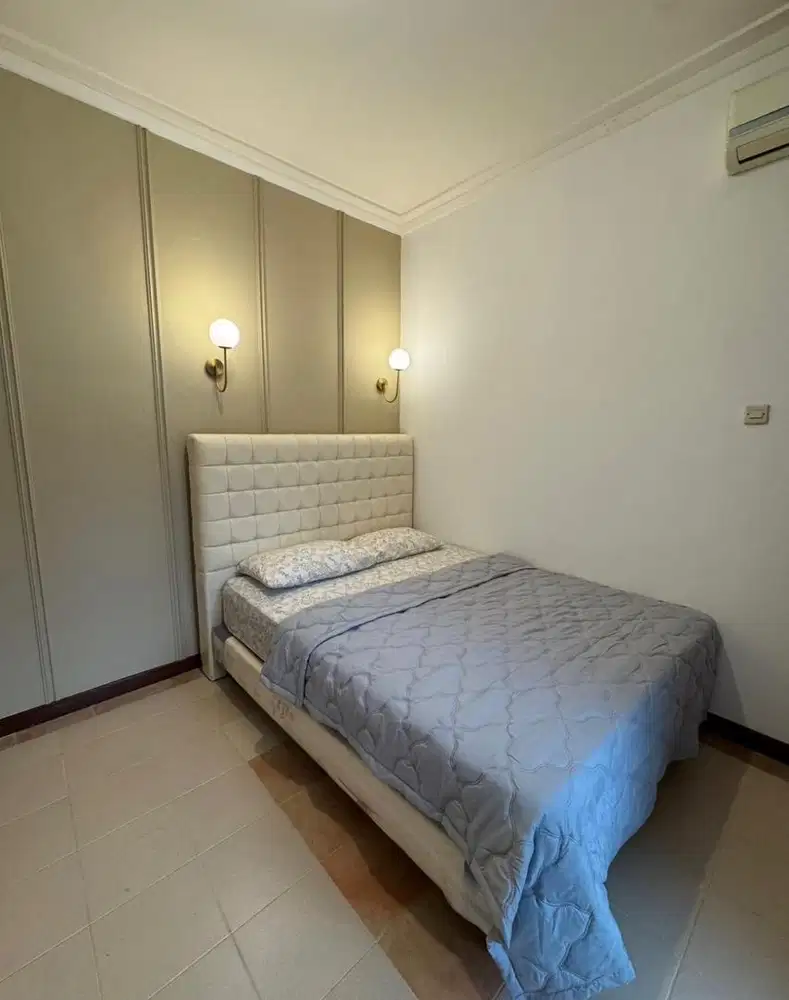 95% new quinn size bed