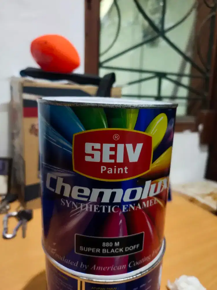 CAT KAYU DAN BESI SYNTHETIC ENAMEL SEIV CHEMOLUX 880M SUPER BLACK DOFF