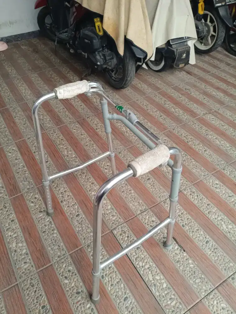 Dijual alat bantu jalan