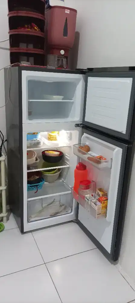 Kulkas 2 pintu merk TCL