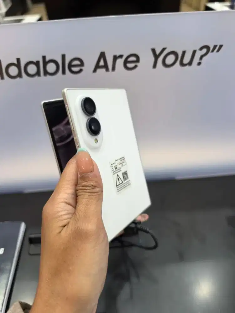 SAMSUNG GALAXY ZFOLD 8