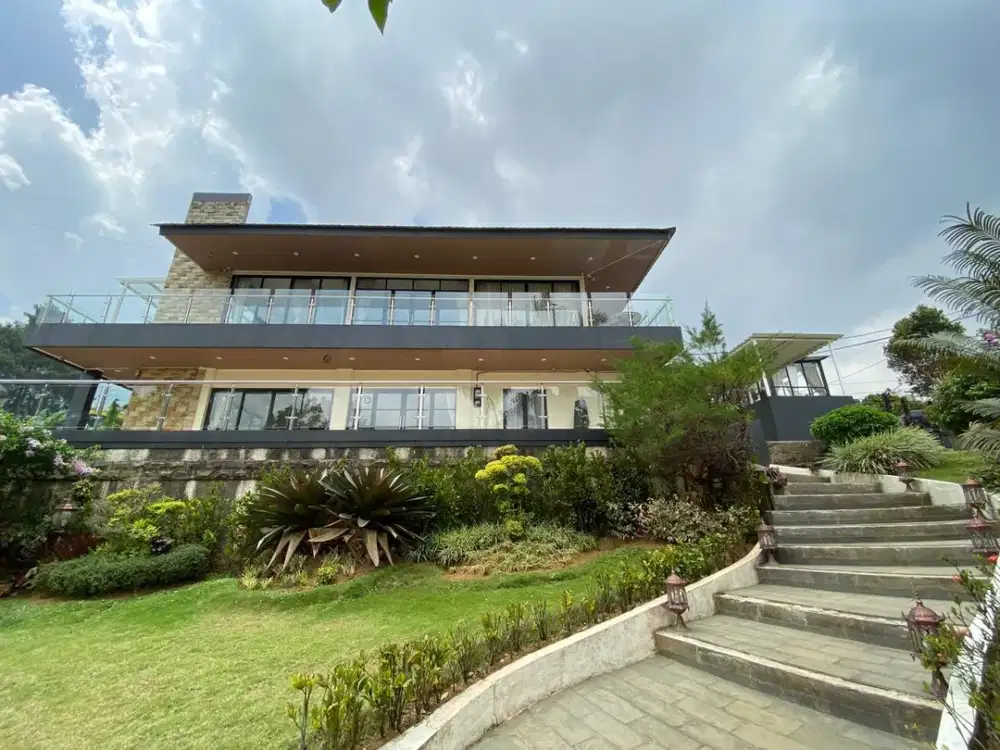 Dijual Villa 2 lantai Cisarua - Bogor Turun 2 M