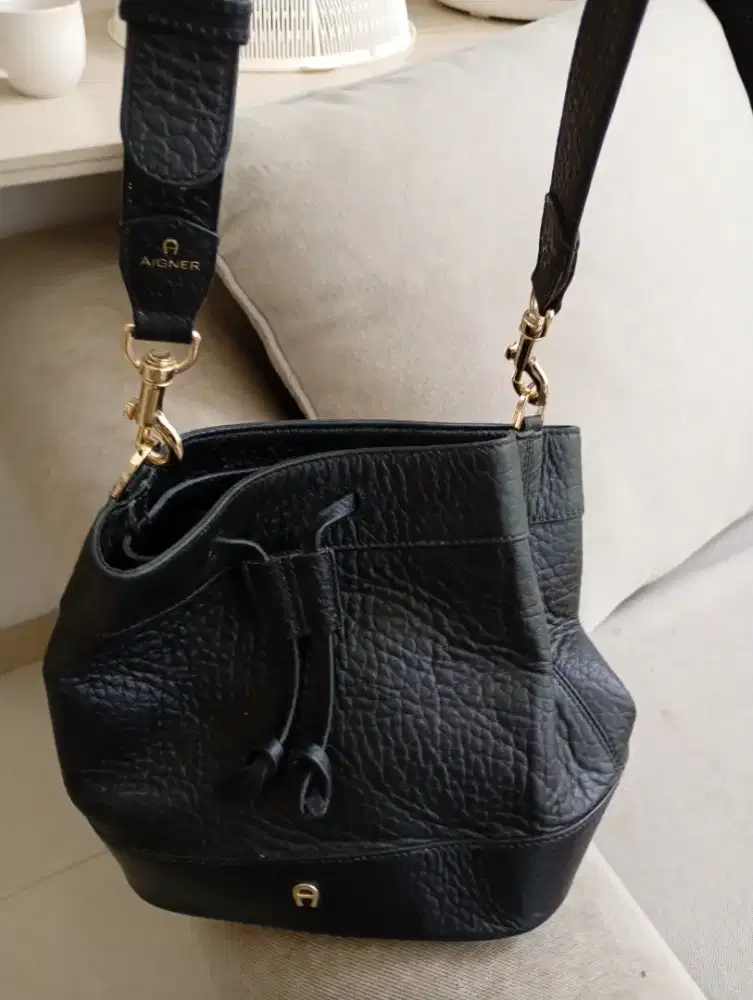 Preloved Etienne Aigner Sling Bag Black Original