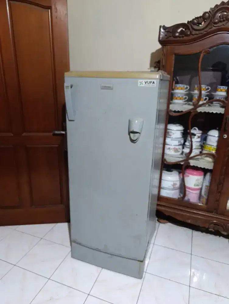 Kulkas bekas electrolux