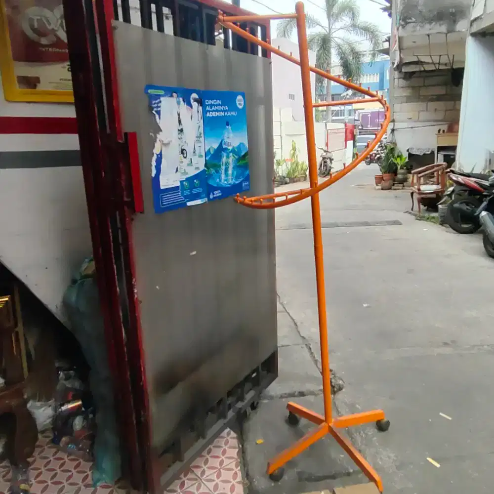 Besi gantungan barangTinggi +-1.5m