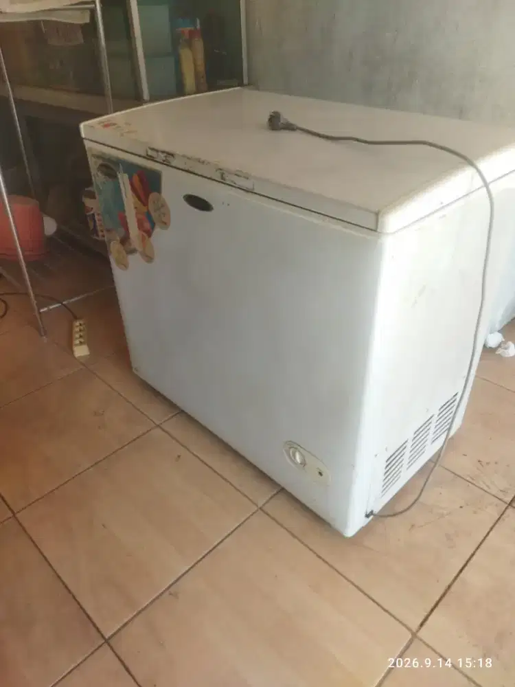 frezzer box 200 liter bekas normal
