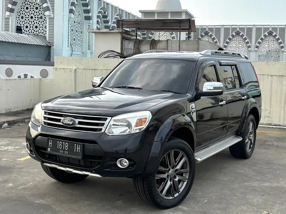 Ford Everest Limited 2014 AT Hitam