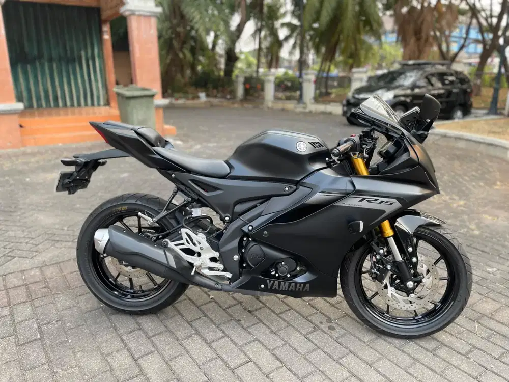 R15 Connected V4 2025 Km 1k