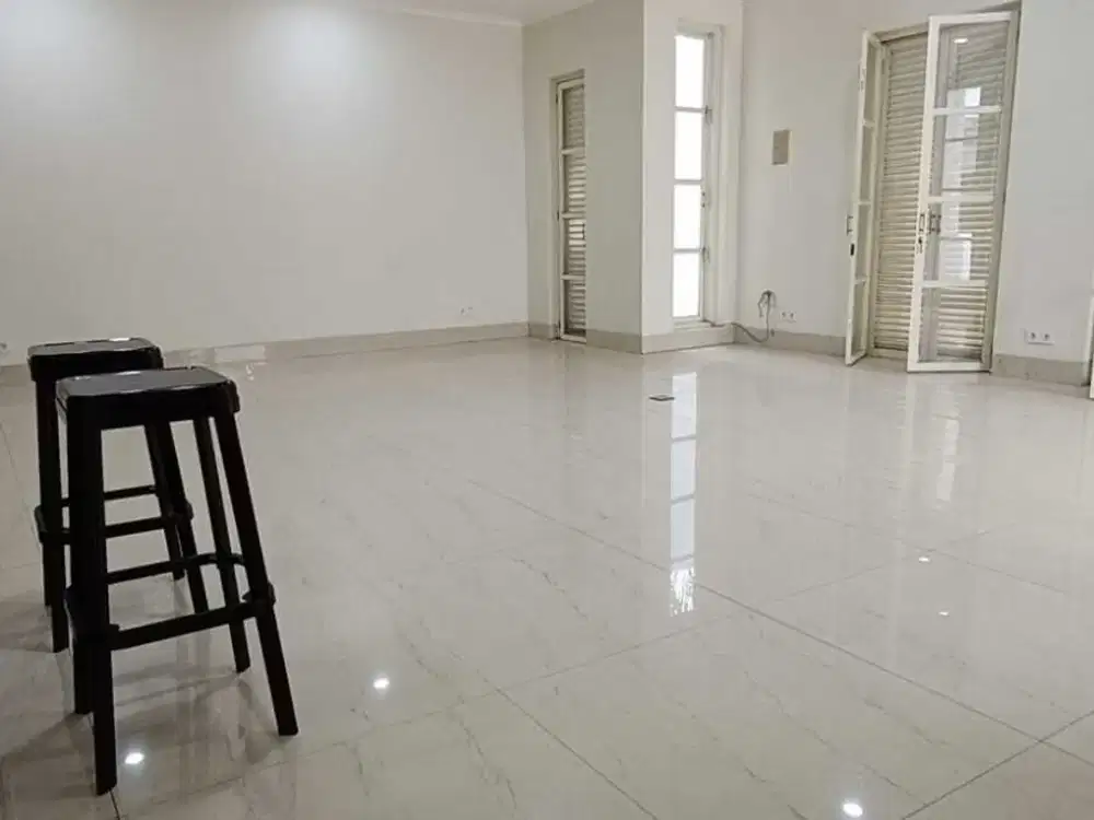 Jual Cepat Rumah Ada Private Pool di Kemang Barat Jakarta Selatan