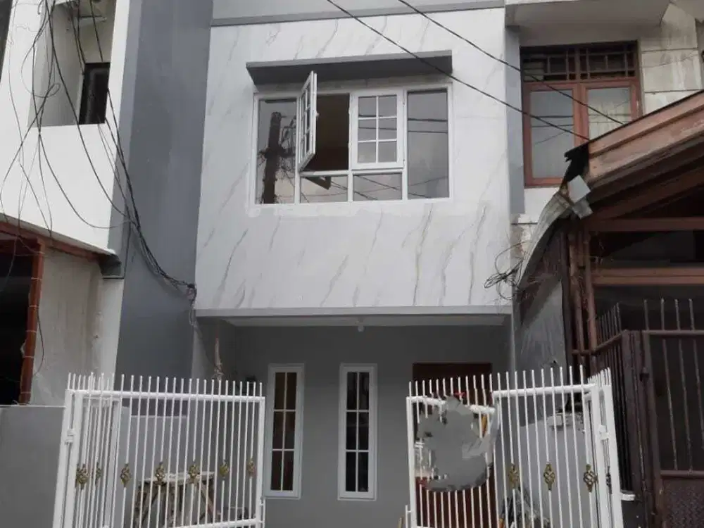 Dijual Rumah Cantik Sudah Renovasi di Taman Palem Lestari JakBar