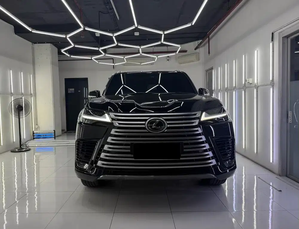 [ LOW KM 7 rb verry low ] Lexus LX600 VIP seat 2+2 pajak baru