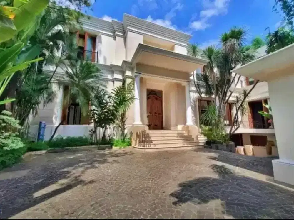 Jual Rumah Mewah Ada Basement Widya Chandra Dekat SCBD Kebayoran Baru
