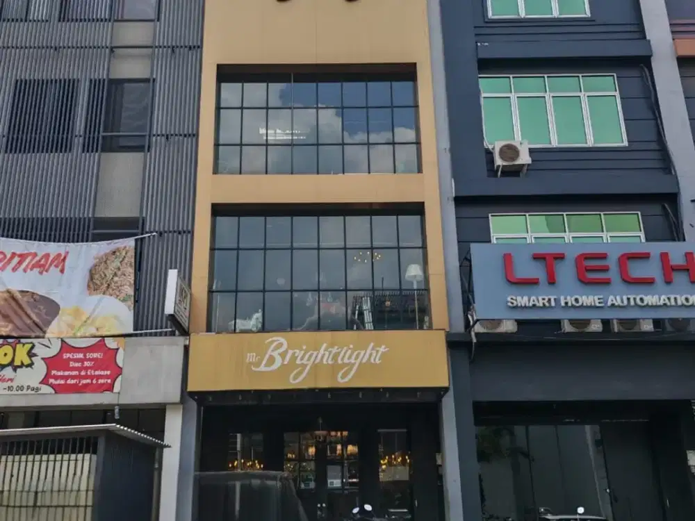 Bangunan Ruko 4,5 Lantai Lokasi Elang Laut Boulevard PIK 1 Jakarta Utara Banyak Dicari