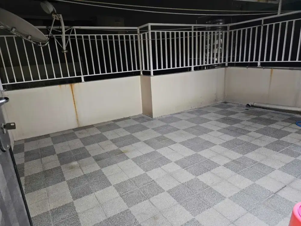 Jual Cepat Rumah 3 Lantai Semi Furnish di Citra Garden 2 Ext JakBar
