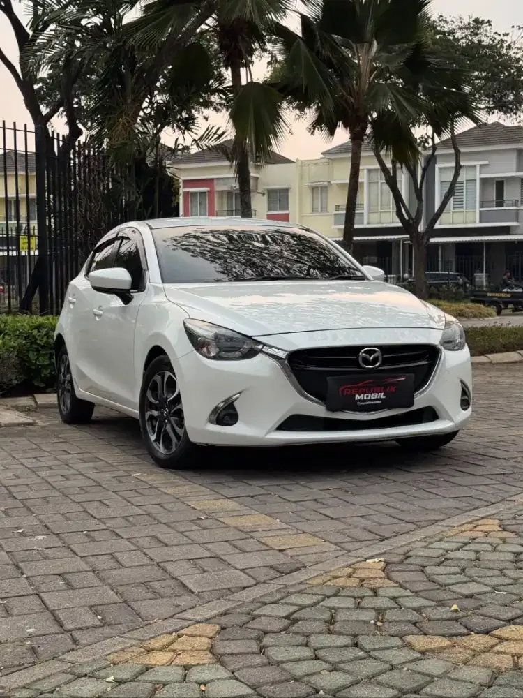 Mazda 2 R Hatchback Skyactive AT 2017 DP 18 JUTA SAJA