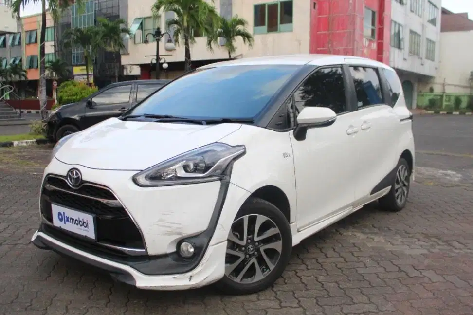 DP MURAH Toyota Sienta 1.5 Q Bensin-AT 2018 Abu-Abu CUKXB