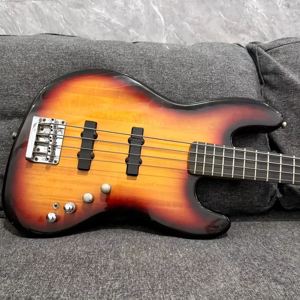Squier by fender jazz bass deluxe iv sunburst
