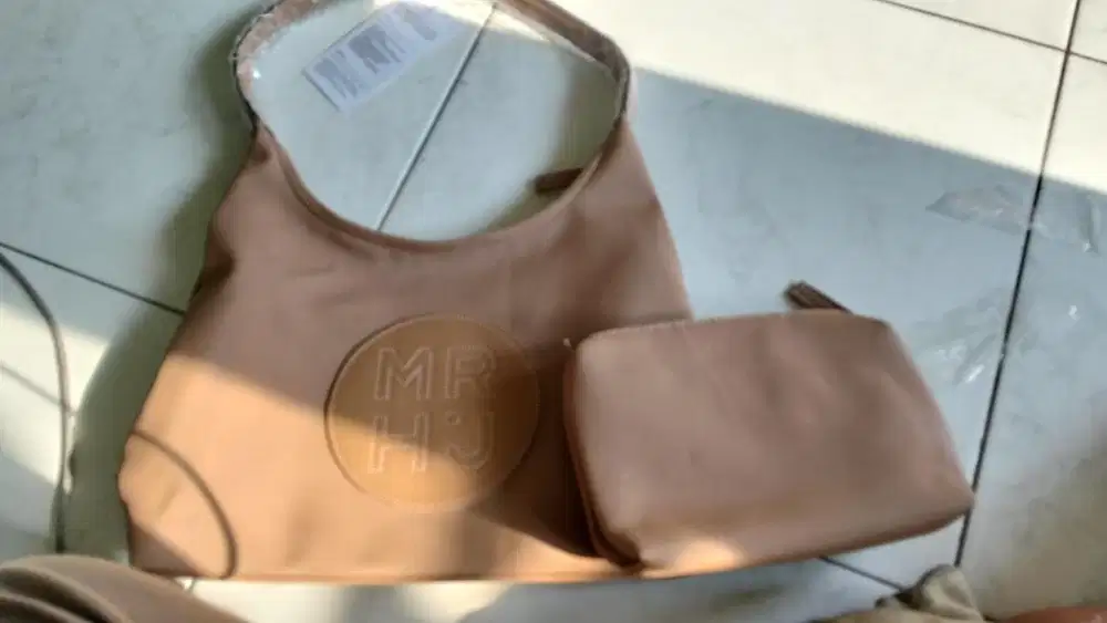 tas masih baru belum dipakai samsek, dapat pouch