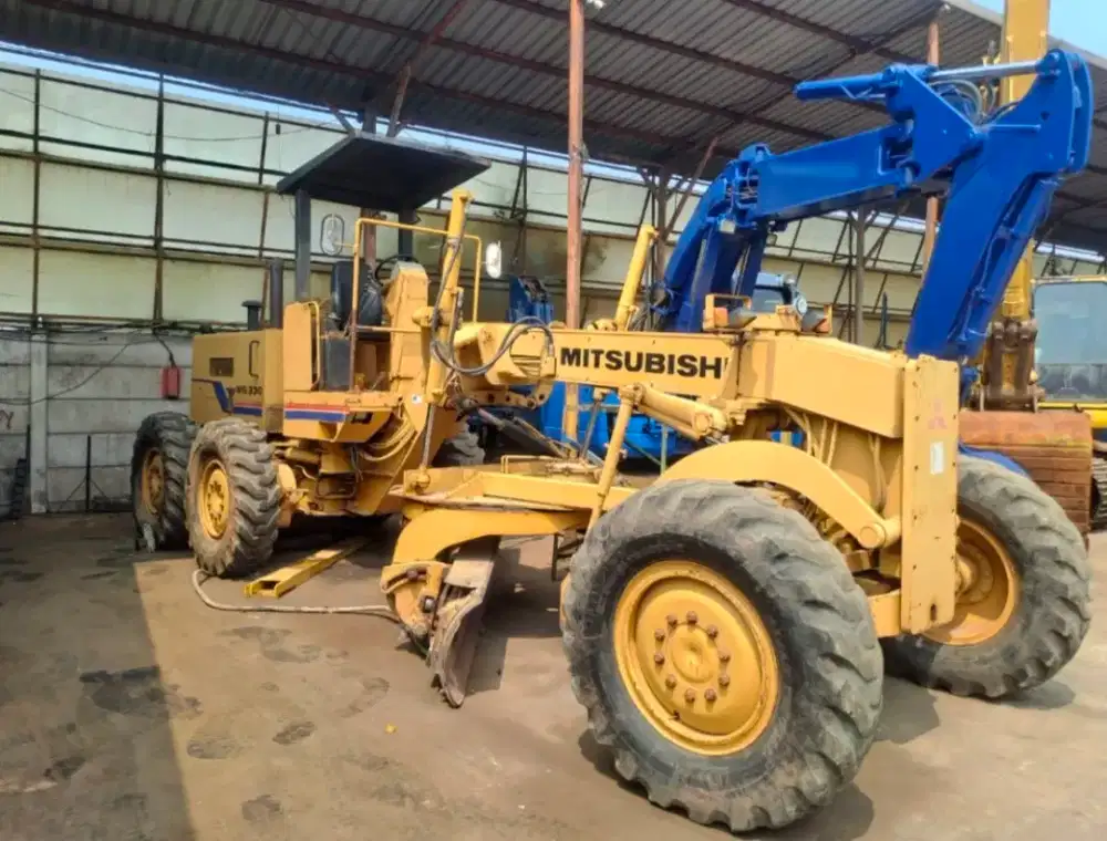 Motor Grader Mitsubishi MG330 Tahun 2012