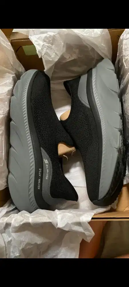 Sepatu pria skechers slip -ins