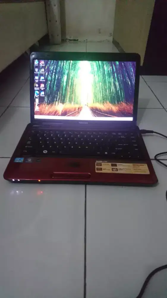 Toshiba Intel Core i3 Merah Mulus