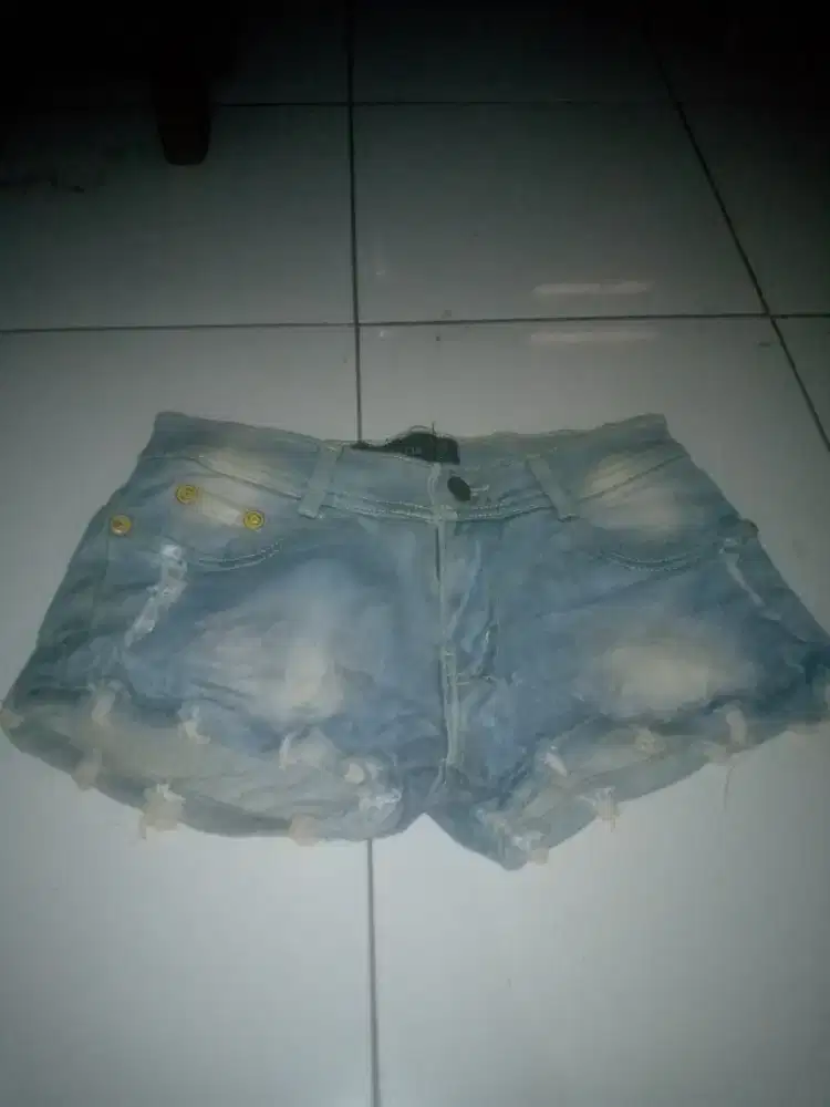 Celana jeans pendek