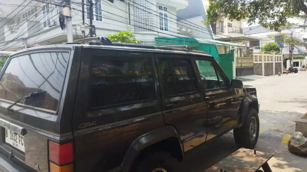 Cherokee XJ thn 94 dan jeep XJ7 thn 84