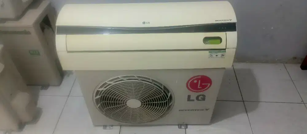 AC split merk LG 1pk inverter kondisi dingin bagus
