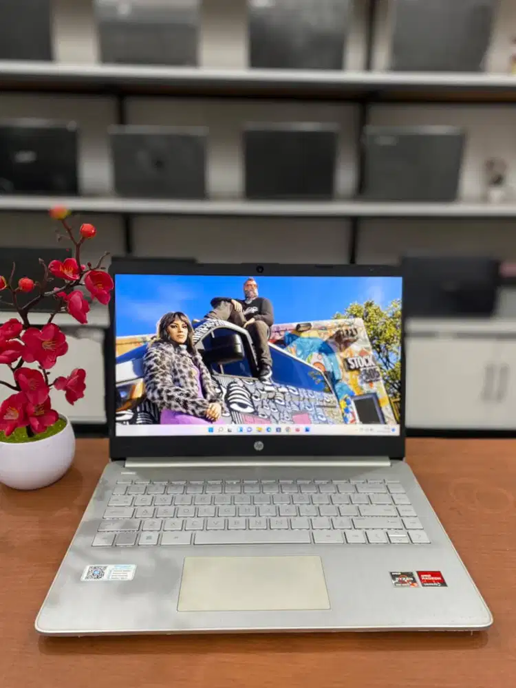 HP 14S-FQ1135AU   AMD RYZEN 5 5500U WITH RADEON GRAPHICS RAM 16 GB S