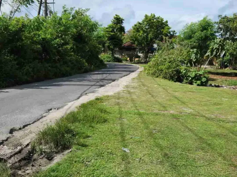 TANAH DEKAT PANTAI MELASTI BERADA DIJALAN UTAMA PURA MASUKA UNGASAN