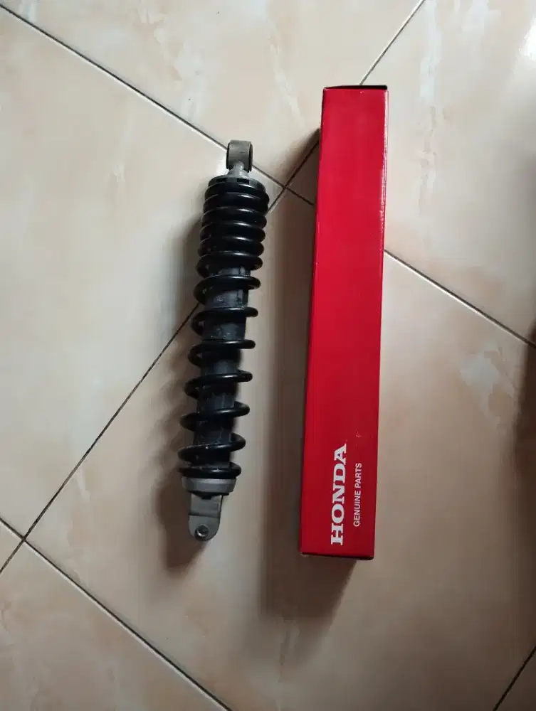 Shockbreaker Belakang Vario 150 LED Old 2015