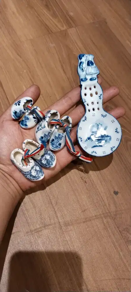 Pajangan  Porcelain Holland