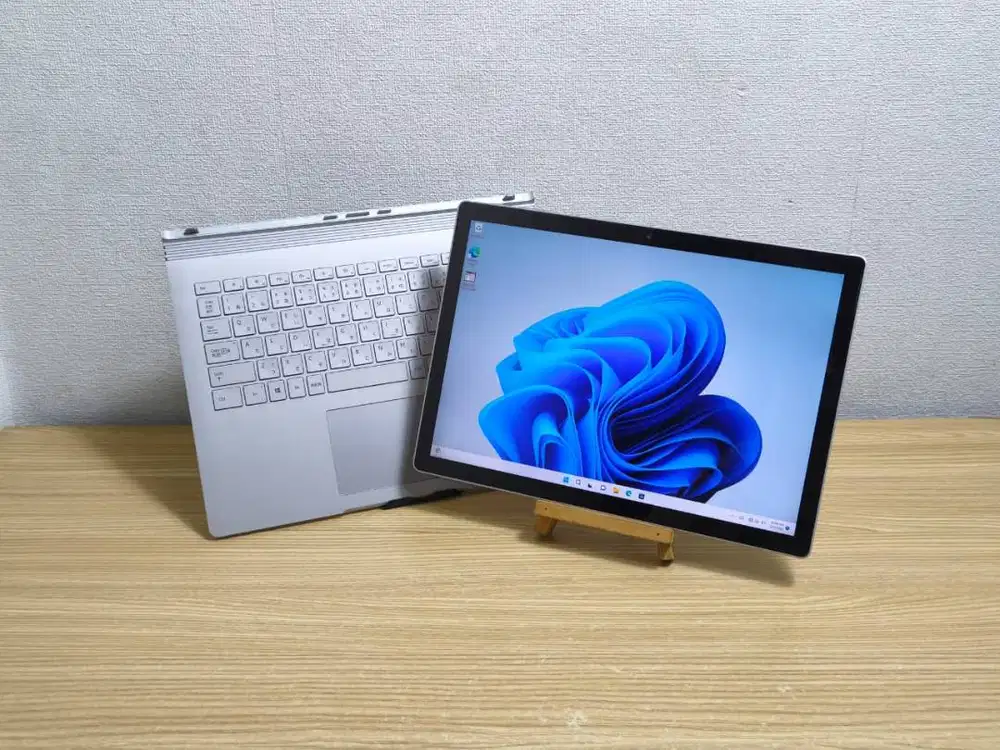 Microsoft SurfaceBook 2 13 Inch Laptop Tablet Layar 3K 100% sRGB