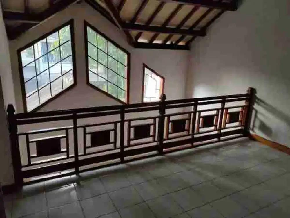 Disewakan Rumah Mewah Strategis di Sayap BKR, Pasirsalam, Bandung